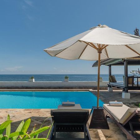 Gorgeous Beachfront Villa Lovina Banjar  Exterior photo