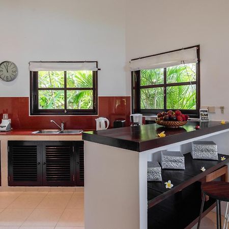 Gorgeous Beachfront Villa Lovina Banjar  Exterior photo