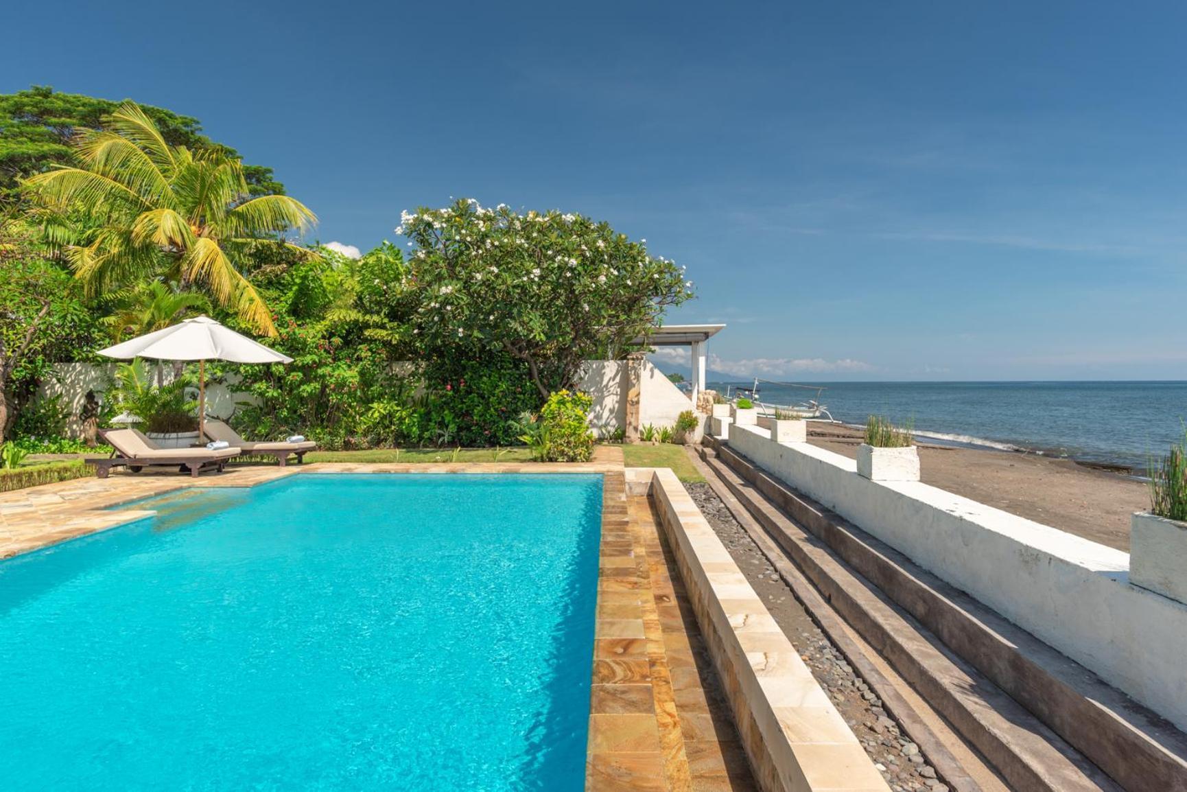 Gorgeous Beachfront Villa Lovina Banjar  Exterior photo