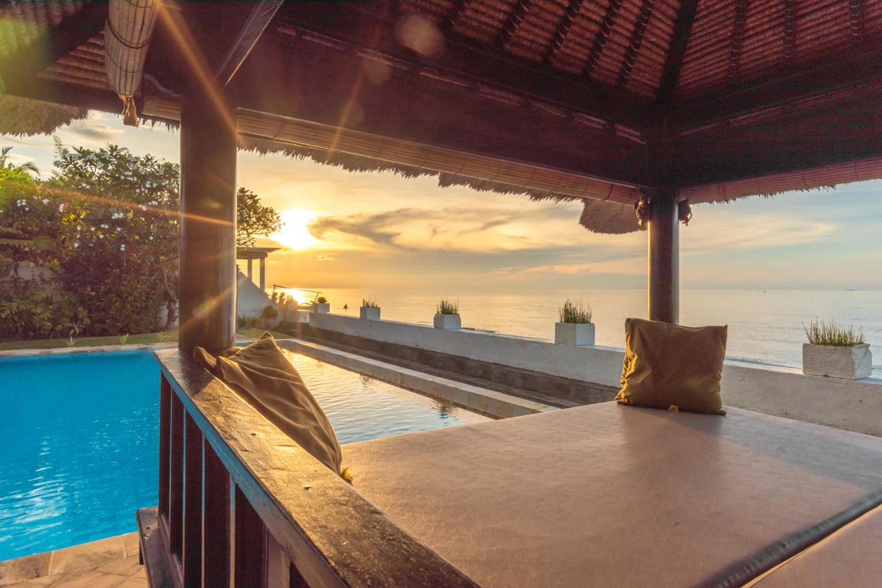 Gorgeous Beachfront Villa Lovina Banjar  Exterior photo