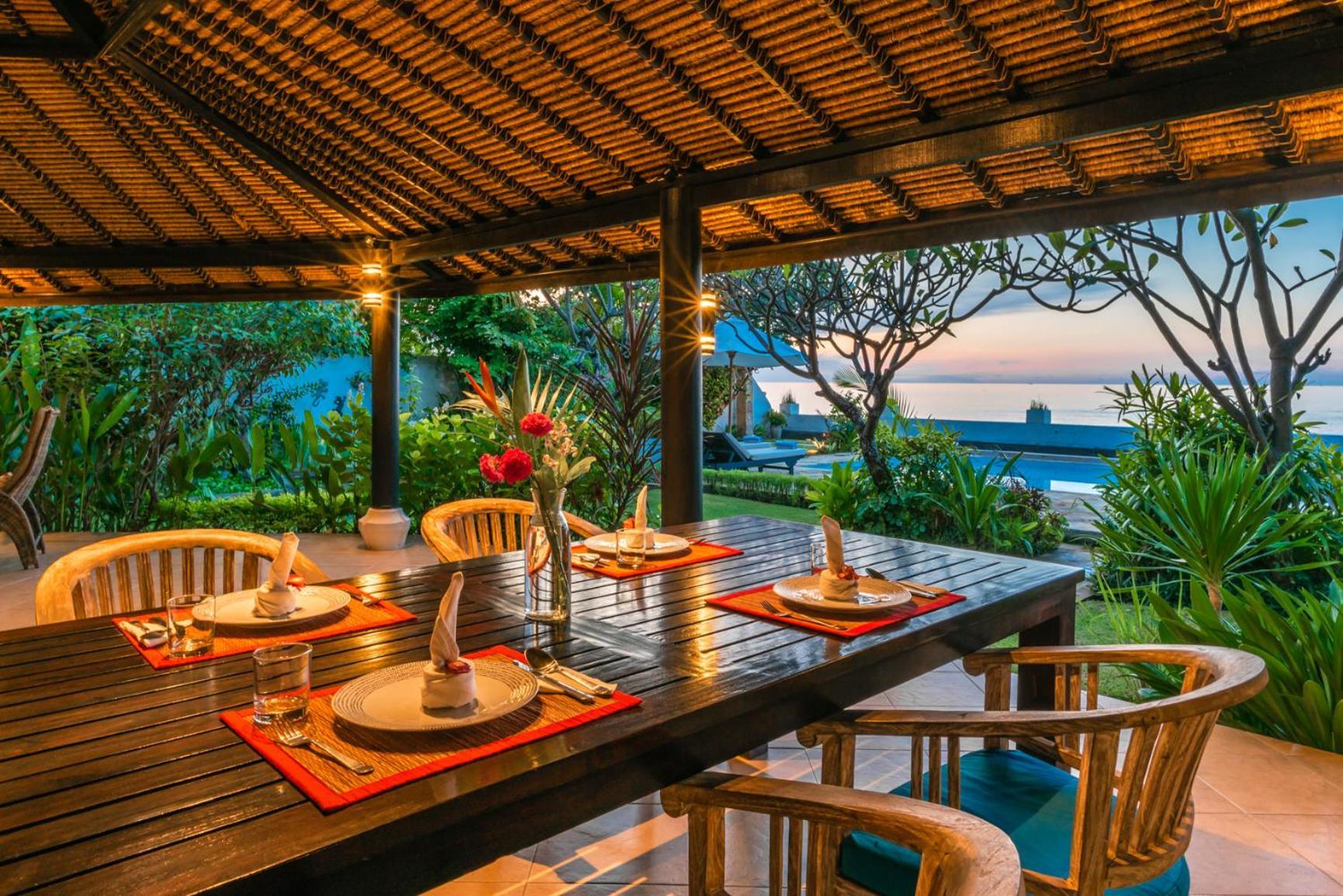 Gorgeous Beachfront Villa Lovina Banjar  Exterior photo