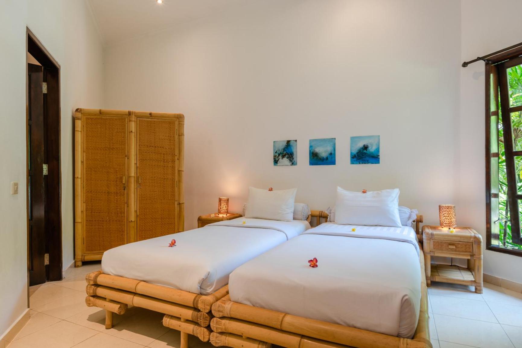Gorgeous Beachfront Villa Lovina Banjar  Exterior photo