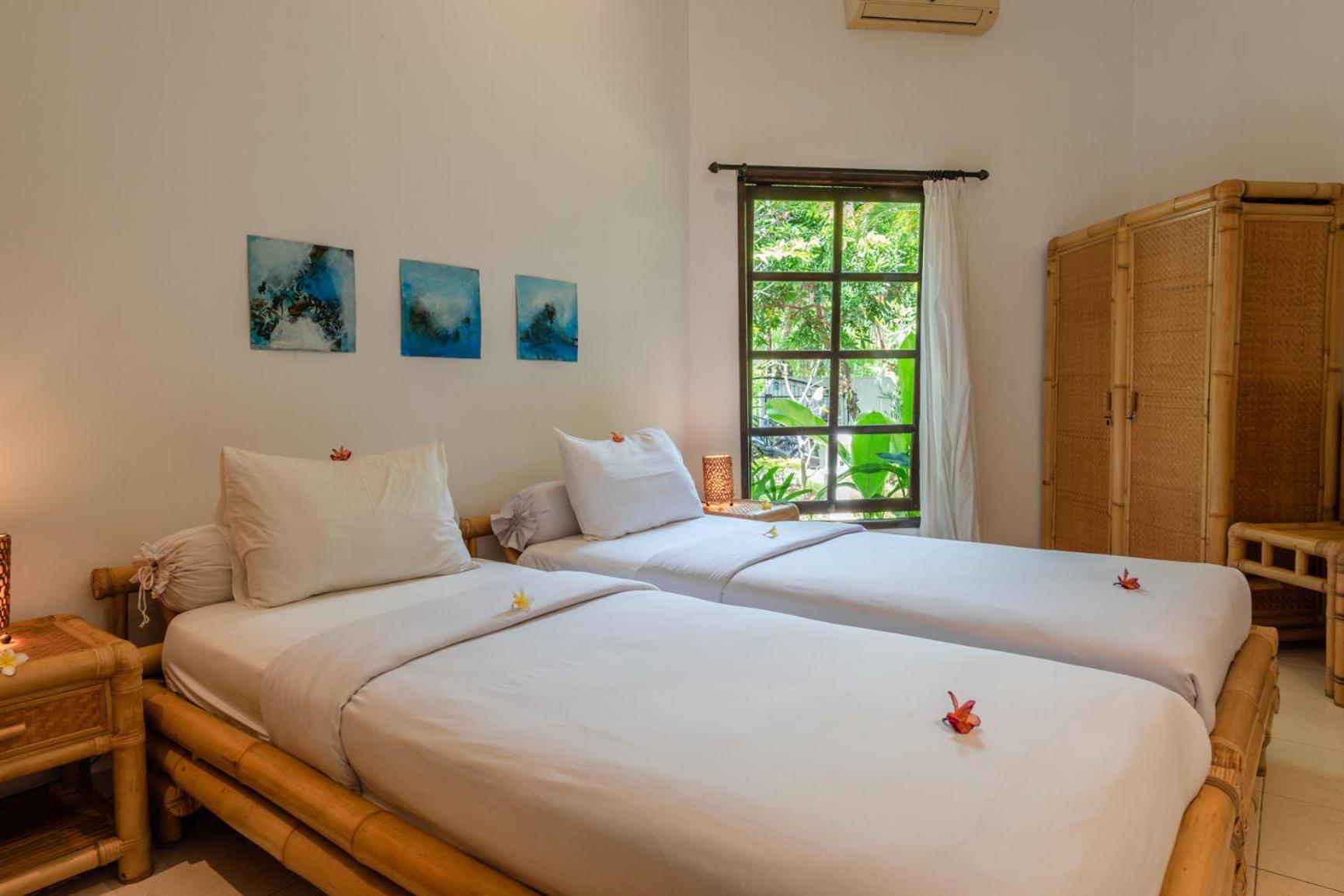 Gorgeous Beachfront Villa Lovina Banjar  Exterior photo