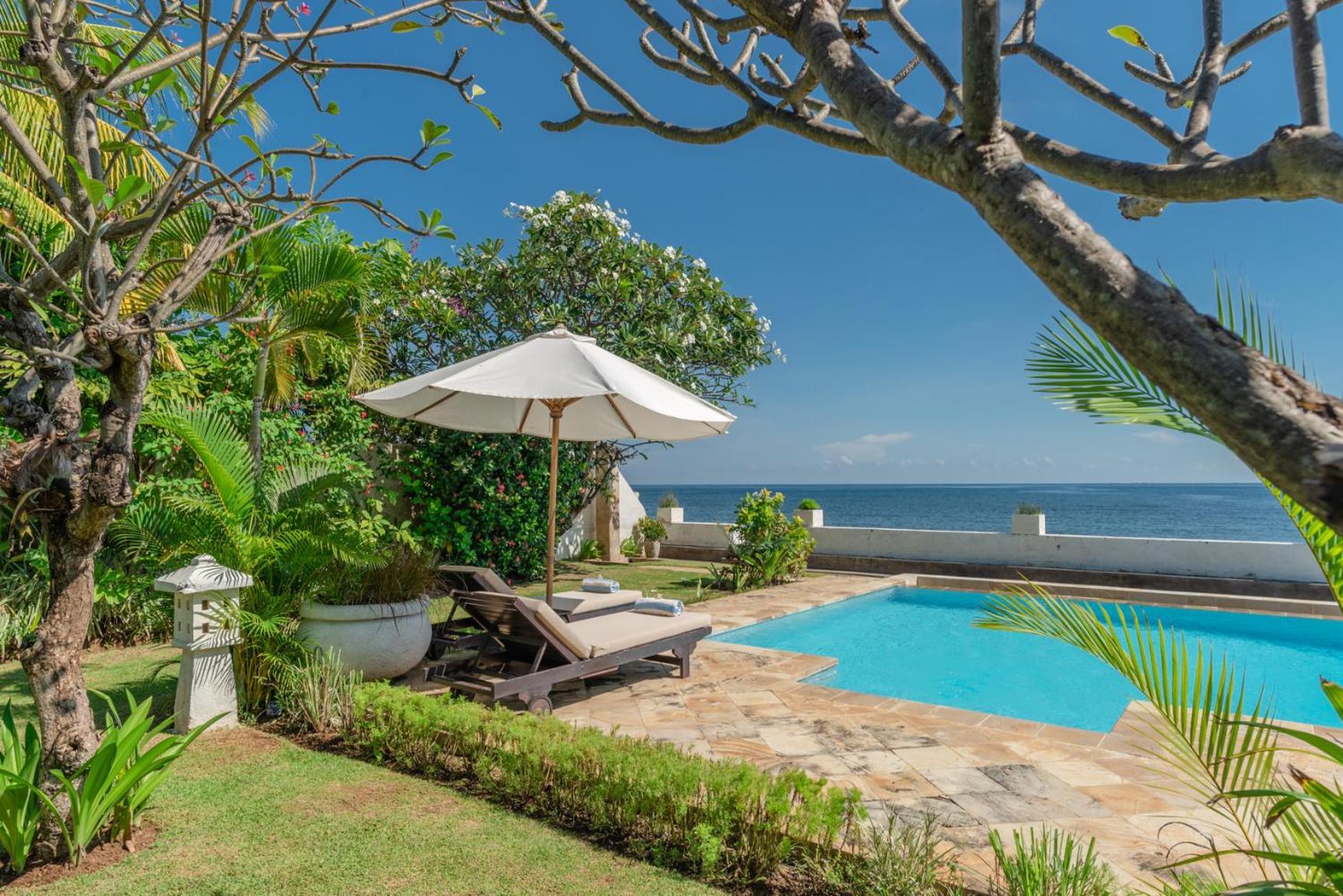 Gorgeous Beachfront Villa Lovina Banjar  Exterior photo