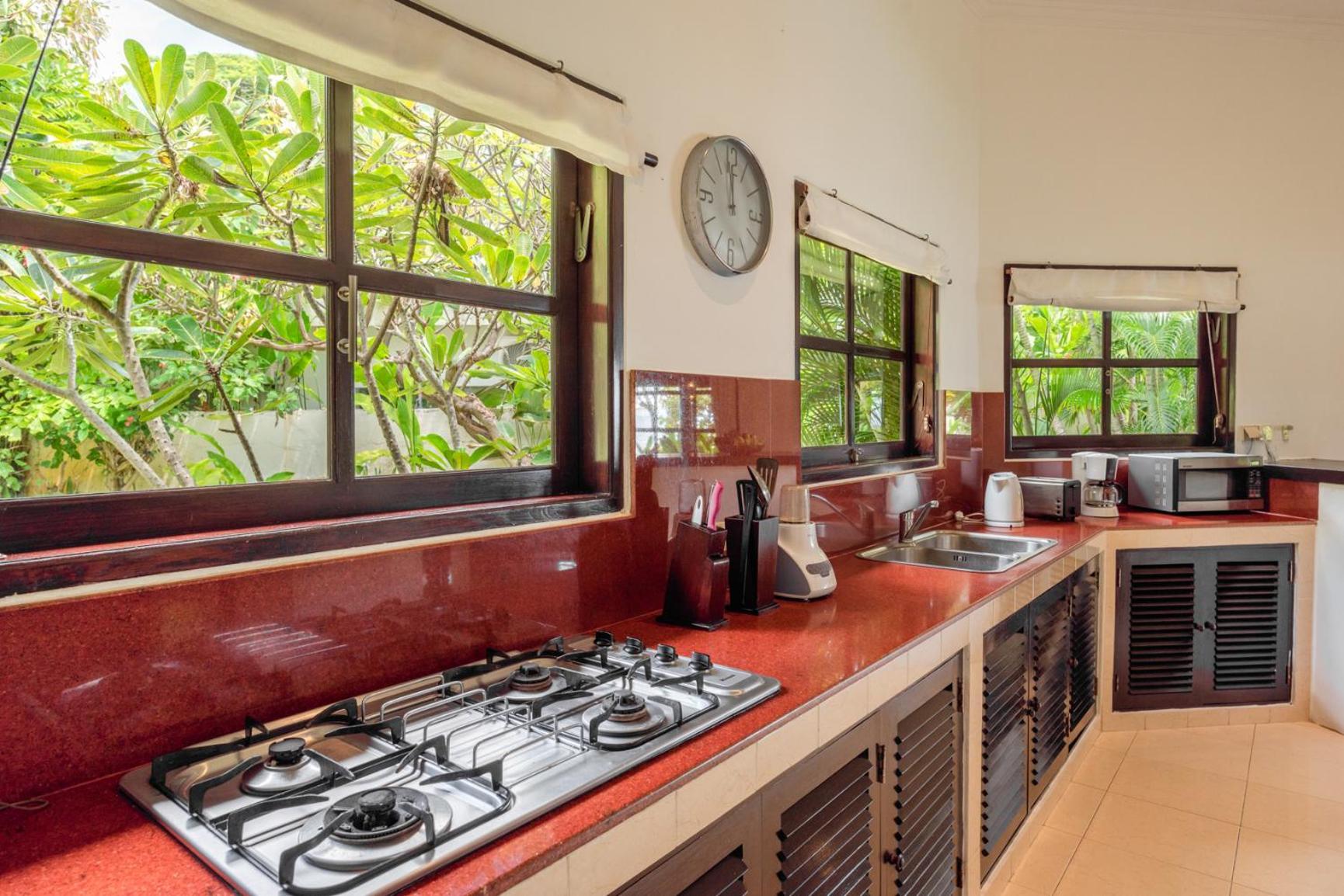 Gorgeous Beachfront Villa Lovina Banjar  Exterior photo