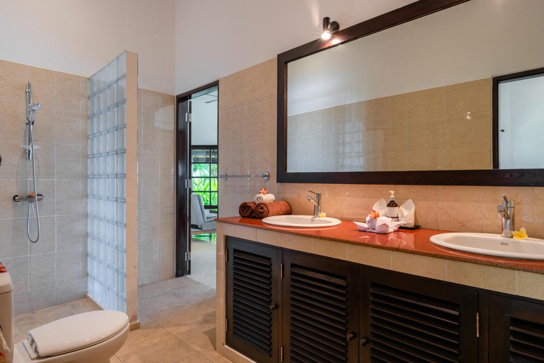 Gorgeous Beachfront Villa Lovina Banjar  Exterior photo