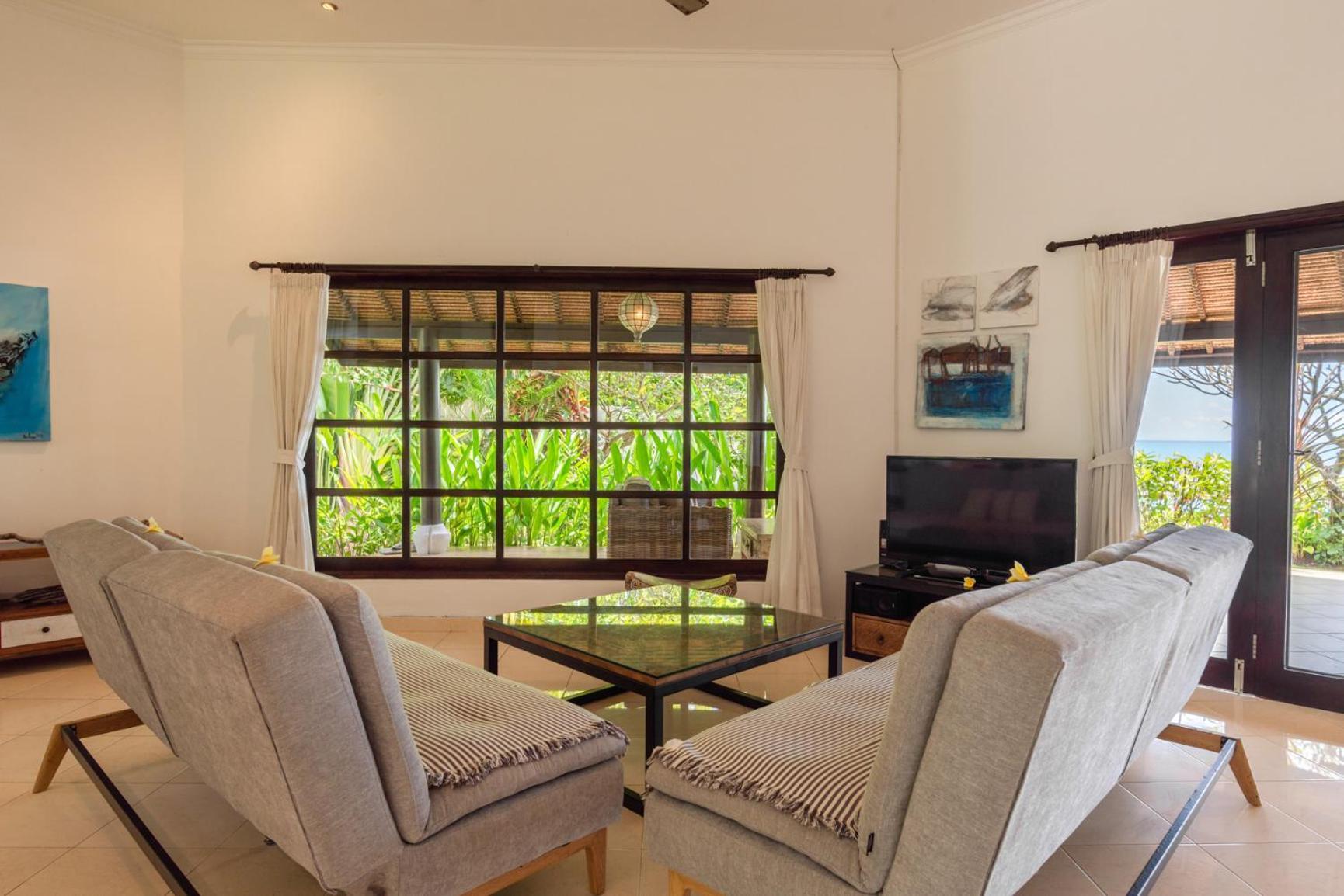 Gorgeous Beachfront Villa Lovina Banjar  Exterior photo