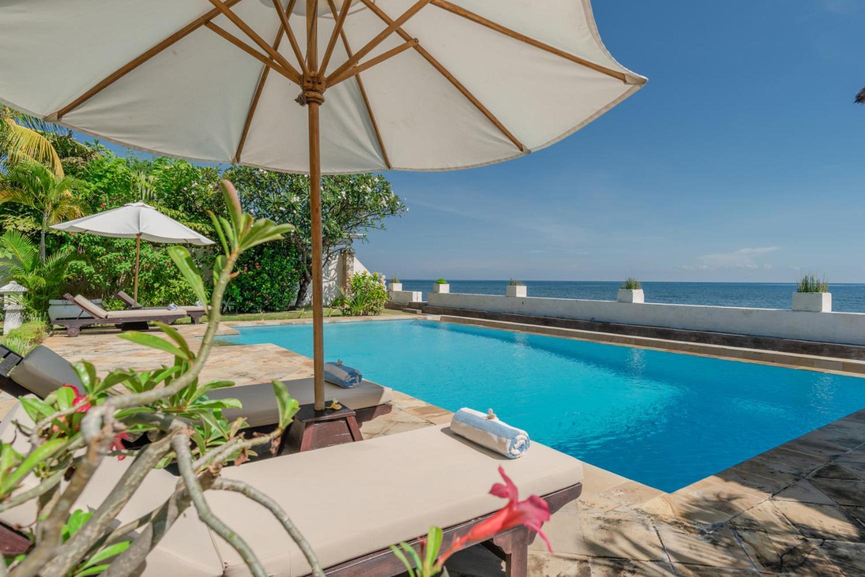 Gorgeous Beachfront Villa Lovina Banjar  Exterior photo