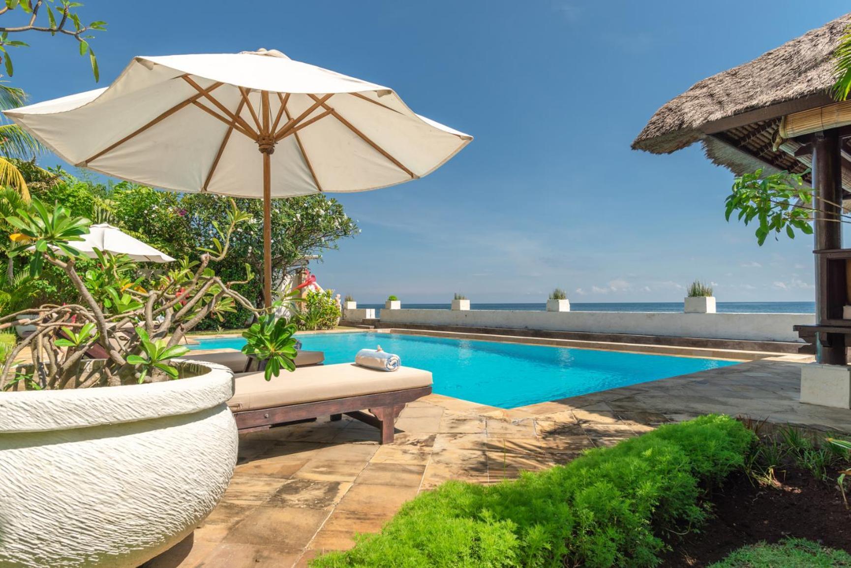 Gorgeous Beachfront Villa Lovina Banjar  Exterior photo