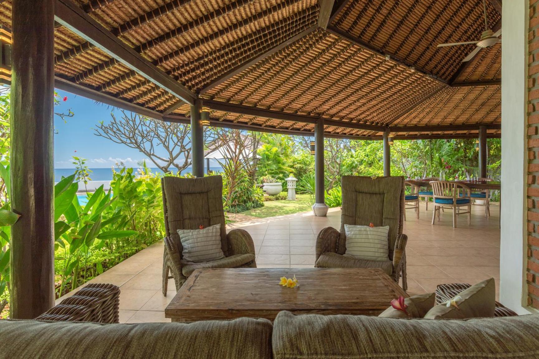 Gorgeous Beachfront Villa Lovina Banjar  Exterior photo