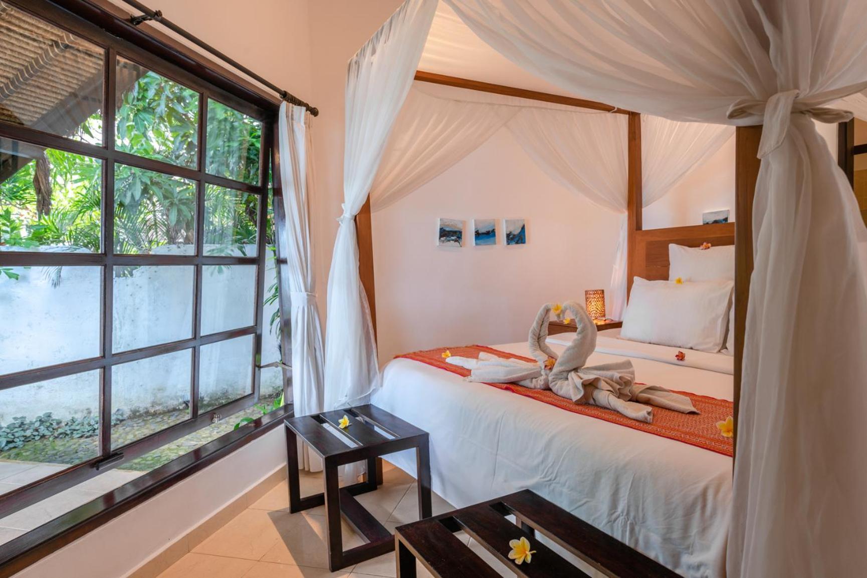 Gorgeous Beachfront Villa Lovina Banjar  Exterior photo