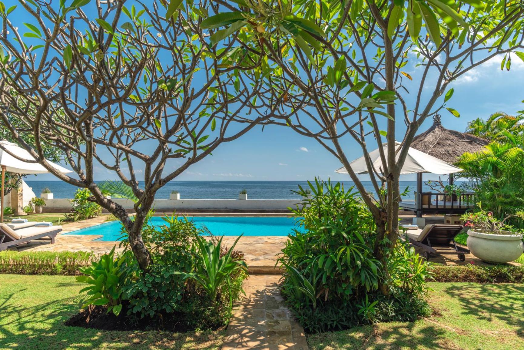 Gorgeous Beachfront Villa Lovina Banjar  Exterior photo
